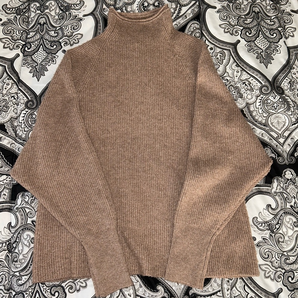 Express Women’s Beige Chunky Turtle Neck Sweater Size Small